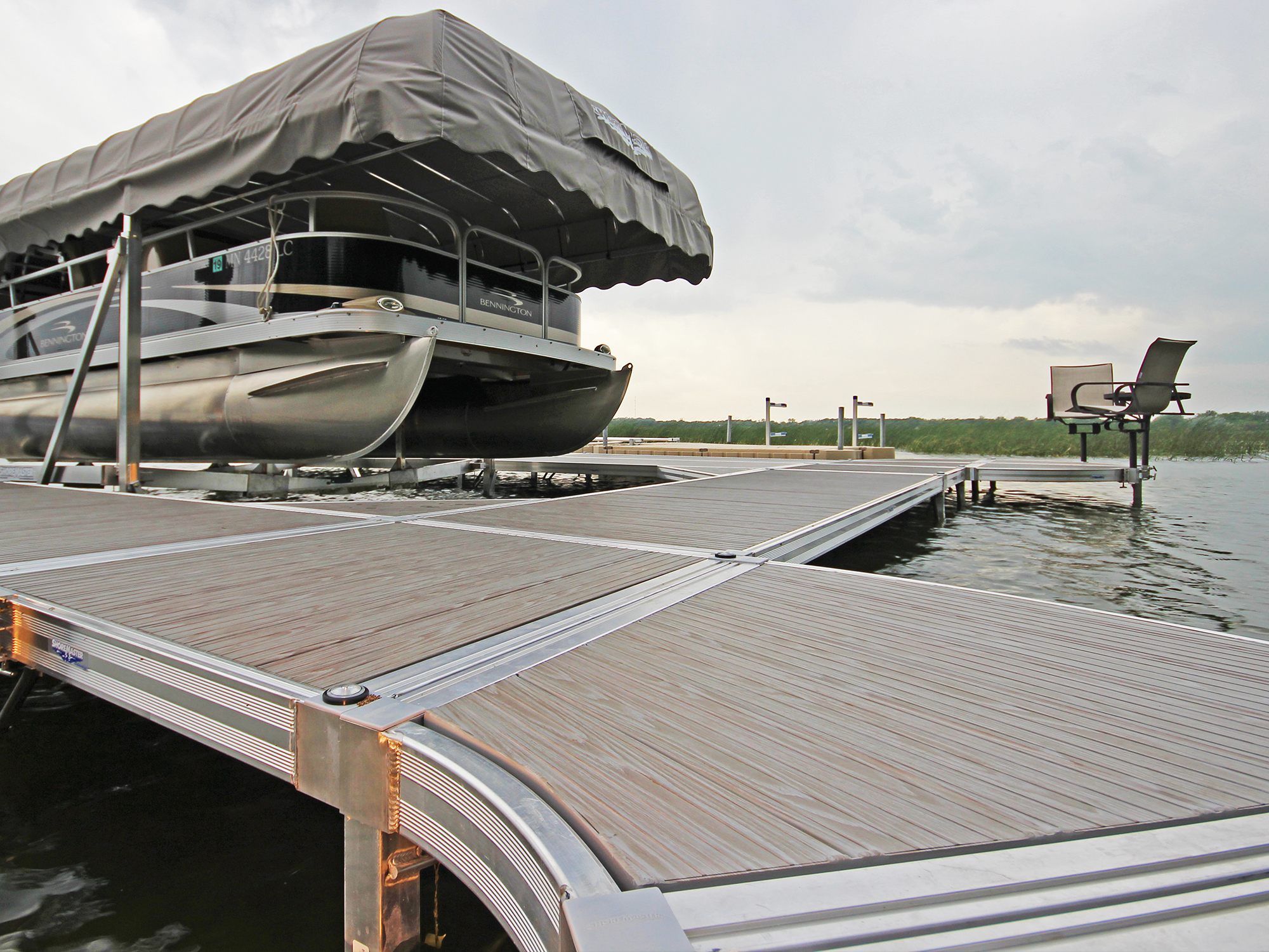 ShoreMaster Infintiy RS4 Dock with Gray Woodgain Decking and Curve Dock, Vertical Lift, Furniture