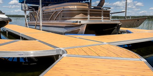 ShoreMaster Infinity RS4 with curve dock with Woodgrain Decking